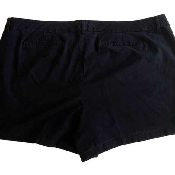 a.n.a. Women's Plus-Size 26 4.5" Mid Rise Chino Short - BLACK - Picture 6 of 11